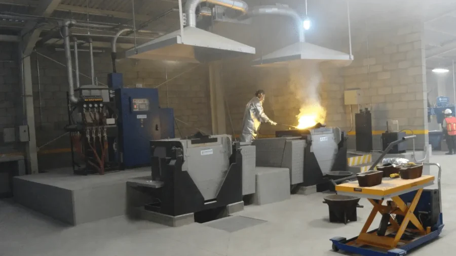 induction furnace with platform