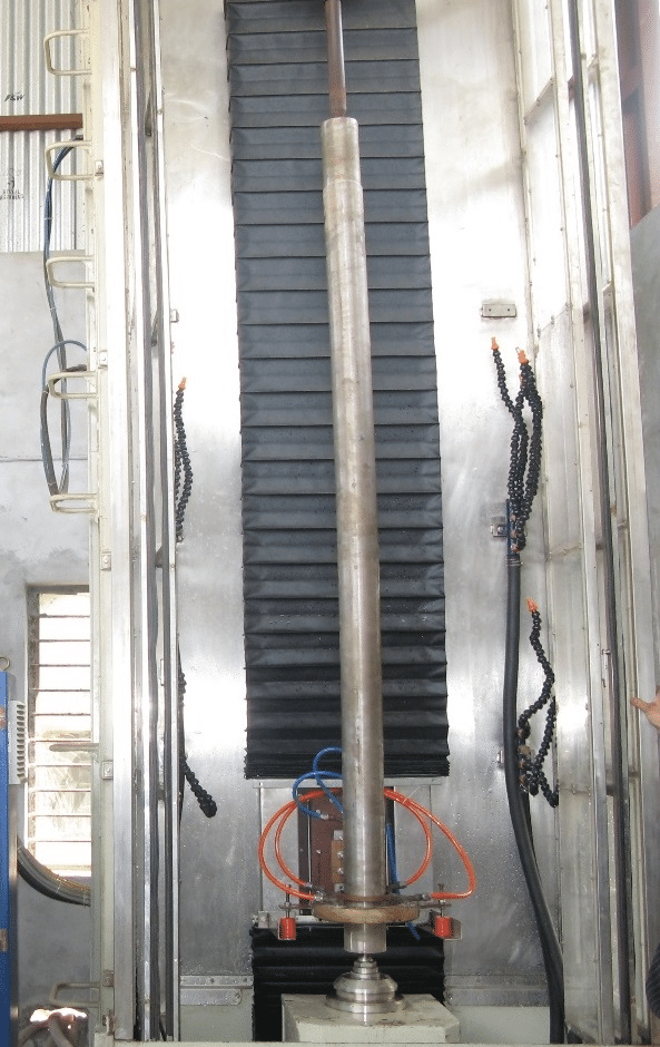 Vertical scanner for 2 meters long shaft hardening